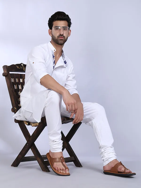 White_Cotton_Kurta_With_Minimalist_Detailing_For_Men