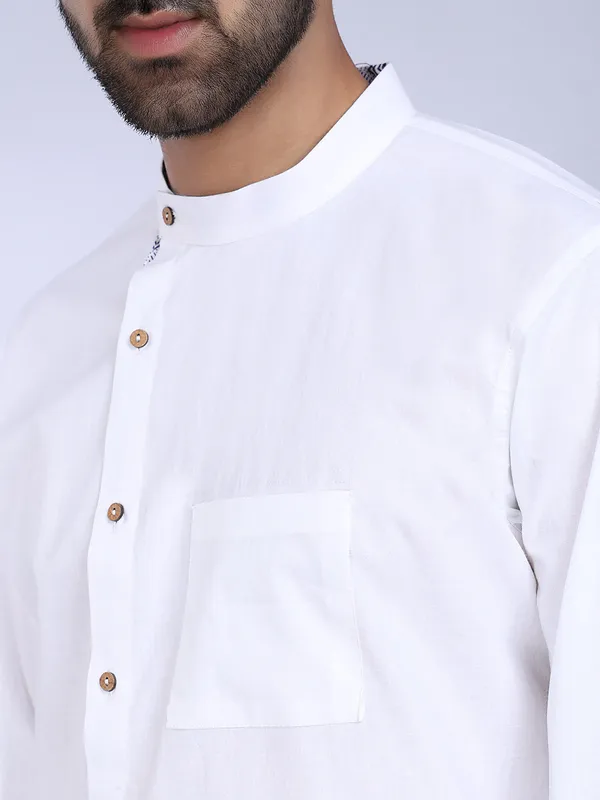 White_Cotton_Kurta_With_Minimalist_Detailing_For_Men