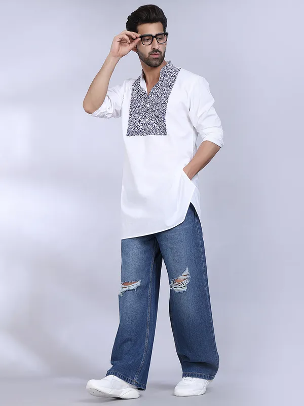 White_Cotton_Short_Kurta_With_Blue_Pattern_Panel_For_Men