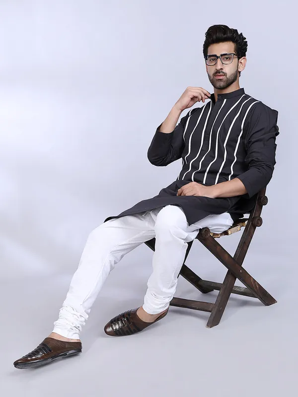 Black_Cotton_Kurta_With_Vertical_White_Stripes_For_Men
