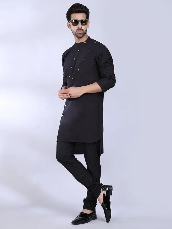 Black_Cotton_Kurta_With_Diagonal_Button_Design_For_Men