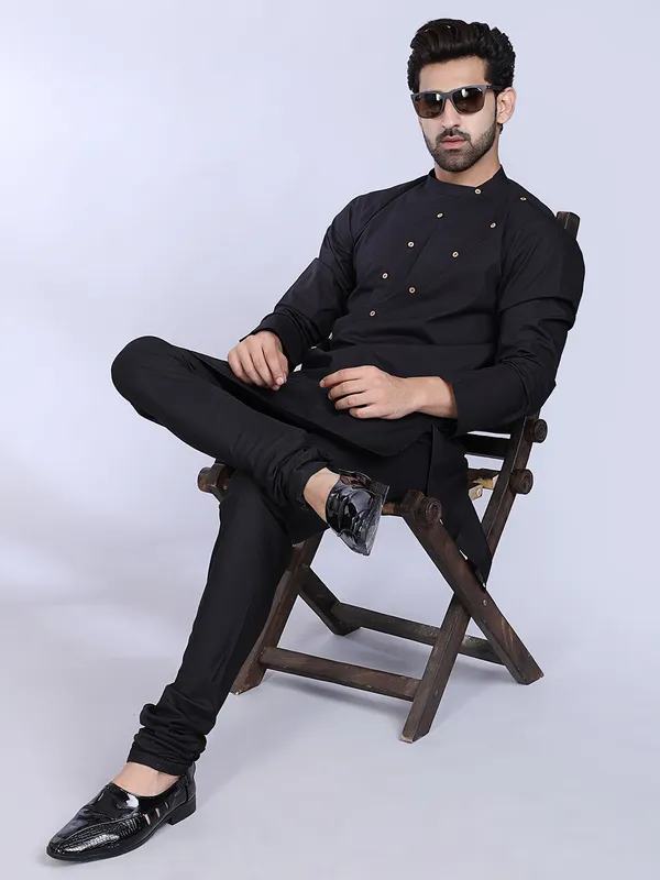 Black_Cotton_Kurta_With_Diagonal_Button_Design_For_Men