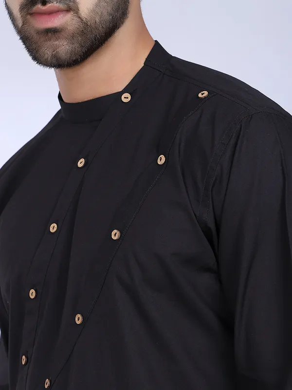 Black_Cotton_Kurta_With_Diagonal_Button_Design_For_Men