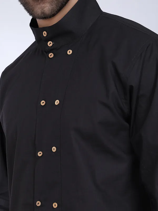 Black_Cotton_Blend_Kurta_With_Dual_Row_Gold_Buttons_For_Men