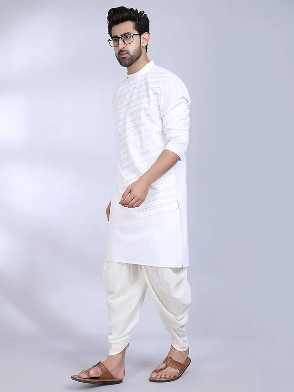White_Cotton_Kurta_With_Asymmetrical_Panel_Detailing_For_Men