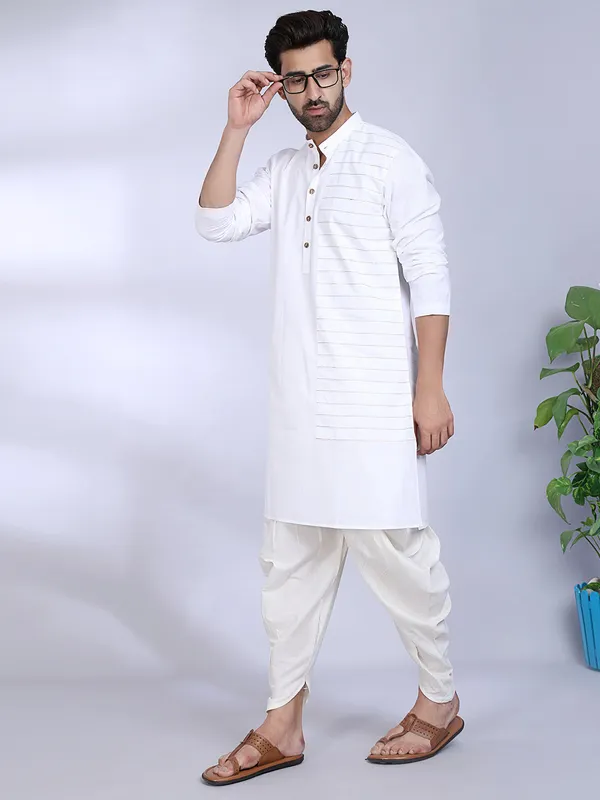 White_Cotton_Kurta_With_Asymmetrical_Panel_Detailing_For_Men