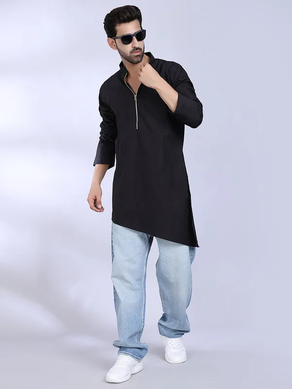 Black_Cotton_Kurta_With_Zippered_Neckline_For_Men