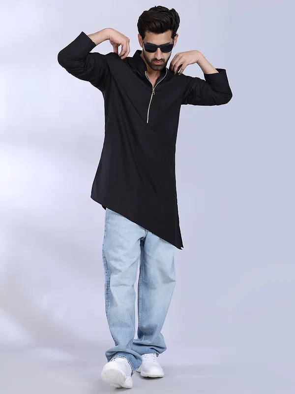 Black_Cotton_Kurta_With_Zippered_Neckline_For_Men