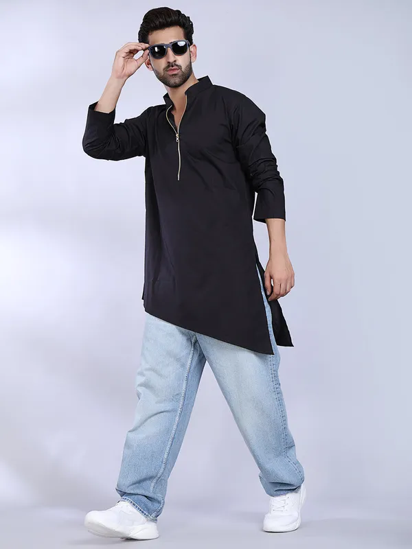 Black_Cotton_Kurta_With_Zippered_Neckline_For_Men
