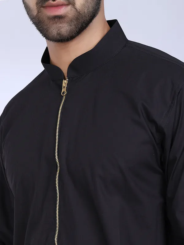 Black_Cotton_Kurta_With_Zippered_Neckline_For_Men