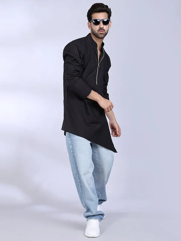 Black_Cotton_Kurta_With_Zippered_Neckline_For_Men