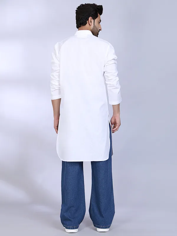 White_Cotton_Kurta_With_Zippered_Neckline_Chest_Pockets_For_Men