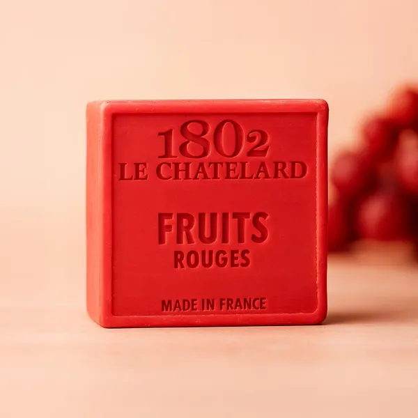 Red_Fruits_Fragrant_Soothing_Soap_Bar_For_Unisex
