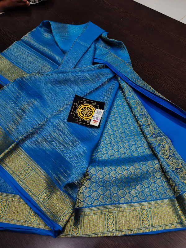 Pure_brocade_Crepe_Silk_Sarees_Silk_Mark_Certified_Lighter_And_Flowy_With_Contrast_Blouse