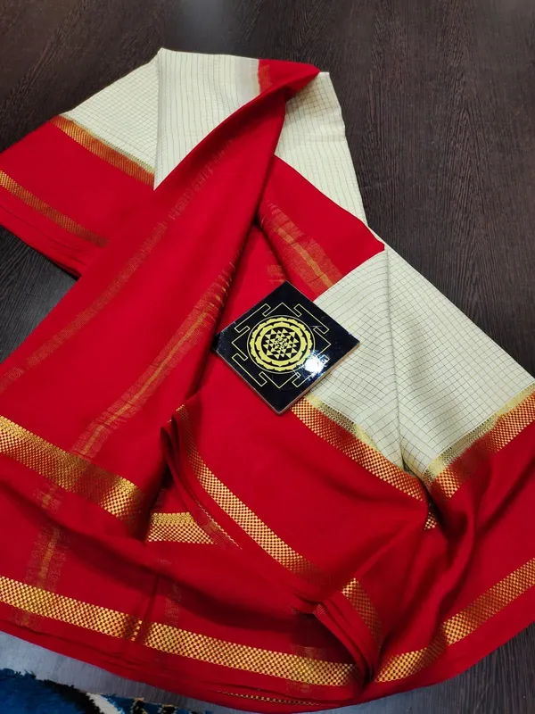 Pure_Crepe_Silk_Sarees_Silk_Mark_Certified_Lighter_And_Flowy_With_Contrast_Blouse