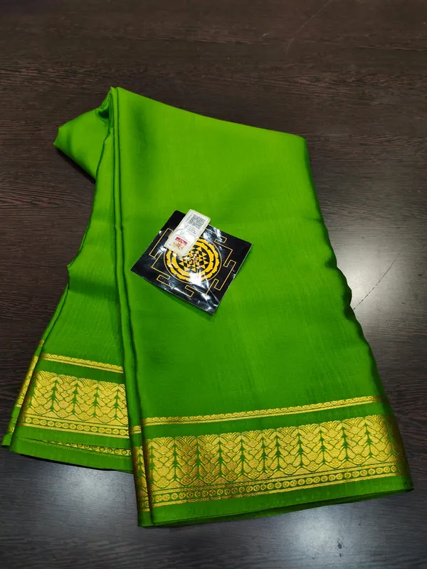 Pure_Crepe_Silk_Sarees_Silk_Mark_Certified_Lighter_And_Flowy_With_Contrast_Blouse