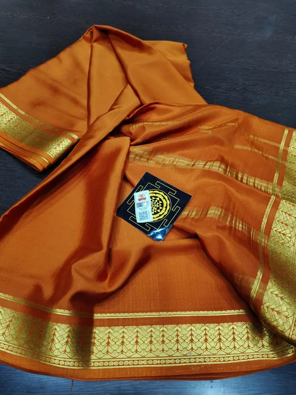 Pure_Crepe_Silk_Sarees_Silk_Mark_Certified_Lighter_And_Flowy_With_Contrast_Blouse