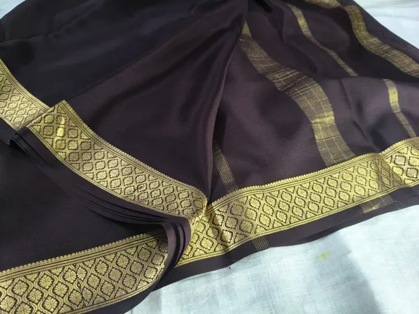 Lightweight_Contrast_Pallu_And_Contrast_Blouse_Pure_Mysore_Crepe_Silk_Sarees