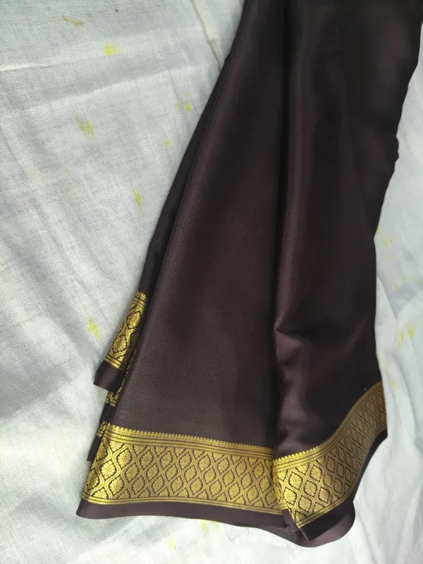 Lightweight_Contrast_Pallu_And_Contrast_Blouse_Pure_Mysore_Crepe_Silk_Sarees