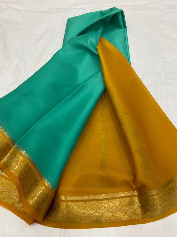 Lightweight_Contrast_Pallu_And_Contrast_Blouse_Pure_Mysore_Crepe_Silk_Sarees