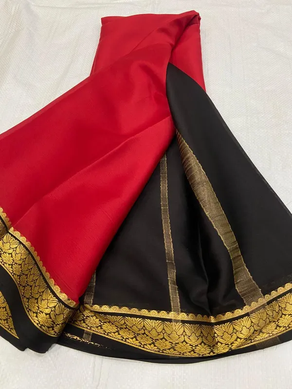 Lightweight_Contrast_Pallu_And_Contrast_Blouse_Pure_Mysore_Crepe_Silk_Sarees