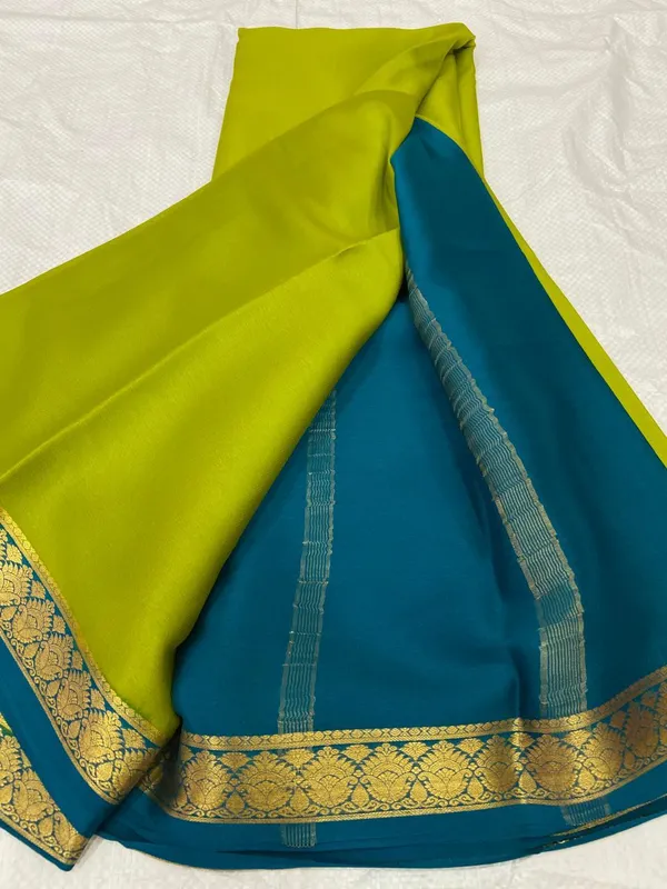 Lightweight_Contrast_Pallu_And_Contrast_Blouse_Pure_Mysore_Crepe_Silk_Sarees