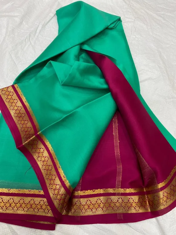 Lightweight_Contrast_Pallu_And_Contrast_Blouse_Pure_Mysore_Crepe_Silk_Sarees