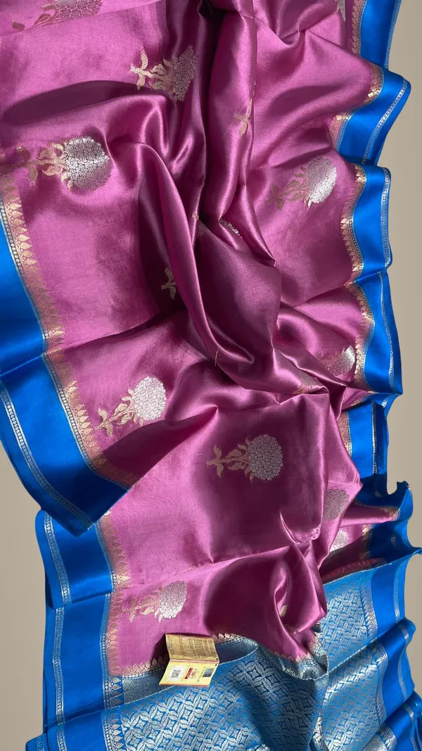 Lilac_Pink_And_Blue_Colour_Pure_Banarasi_Mango_Silk_Saree