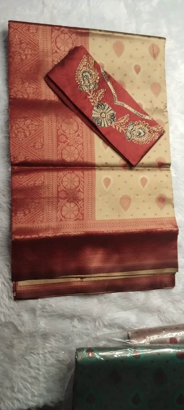Semi_Banarasi_Zari_Fancy_Designer_Saree_With_Embroidery_Blouse_Piece_1