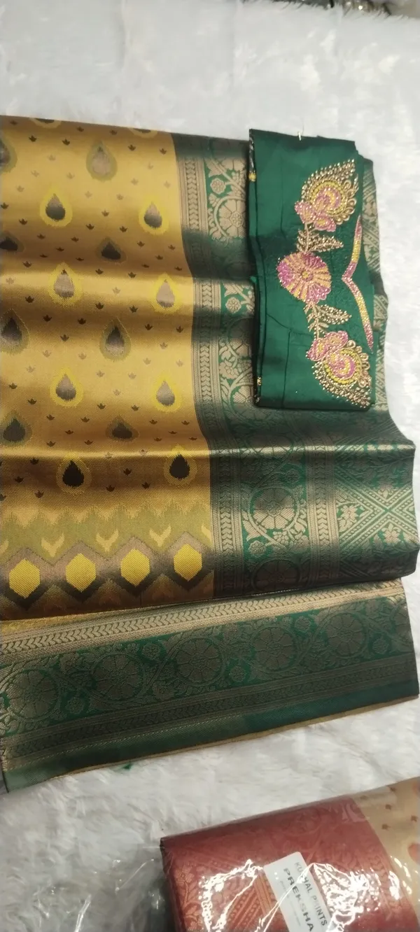 Semi_Banarasi_Zari_Fancy_Designer_Saree_With_Embroidery_Blouse_Piece_2