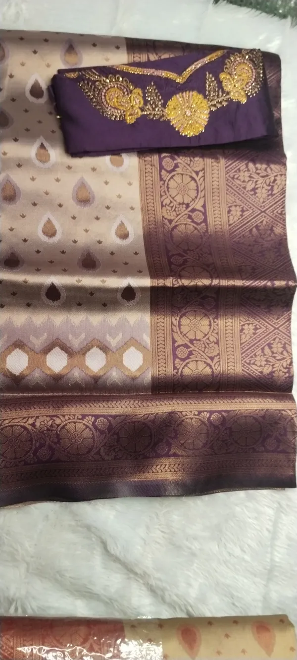 Semi_Banarasi_Zari_Fancy_Designer_Saree_With_Embroidery_Blouse_Piece_3