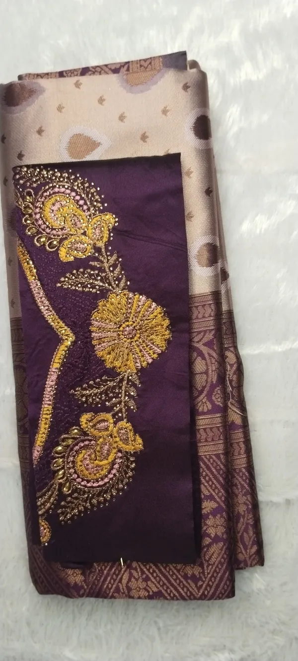 Semi_Banarasi_Zari_Fancy_Designer_Saree_With_Embroidery_Blouse_Piece_3