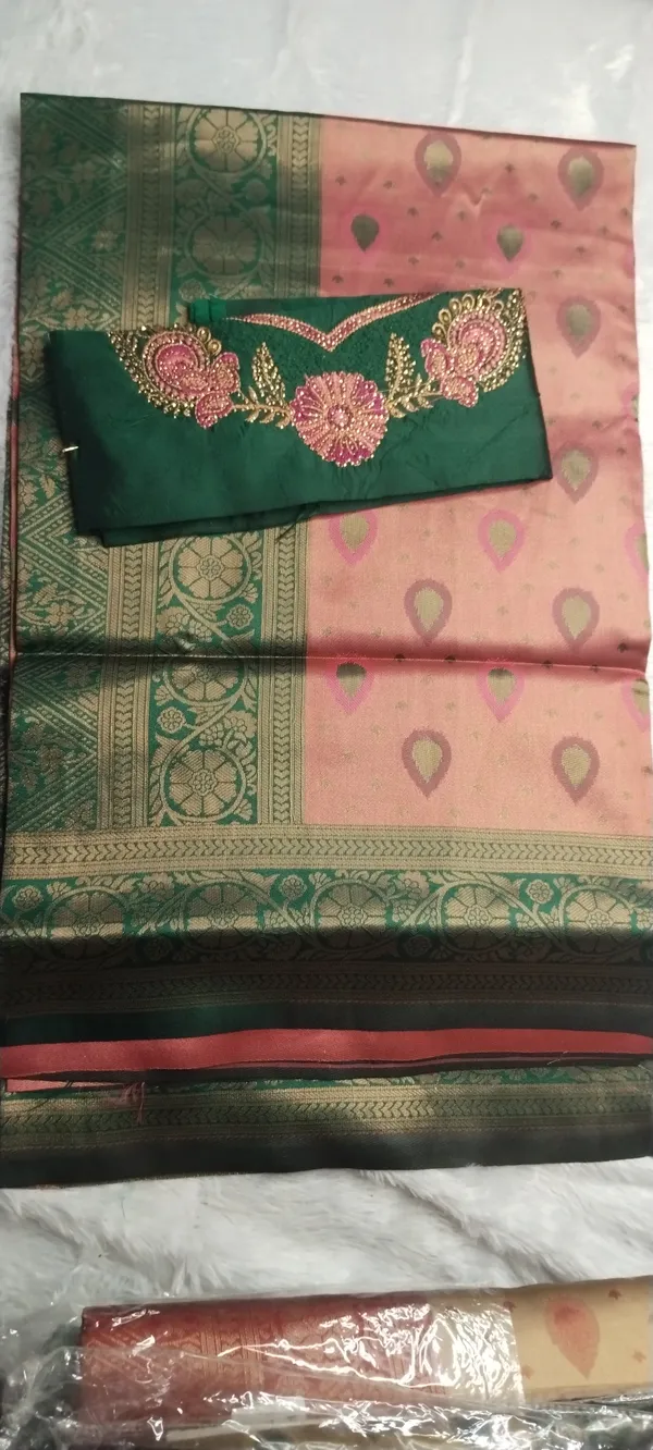 Semi_Banarasi_Zari_Fancy_Designer_Saree_With_Embroidery_Blouse_Piece