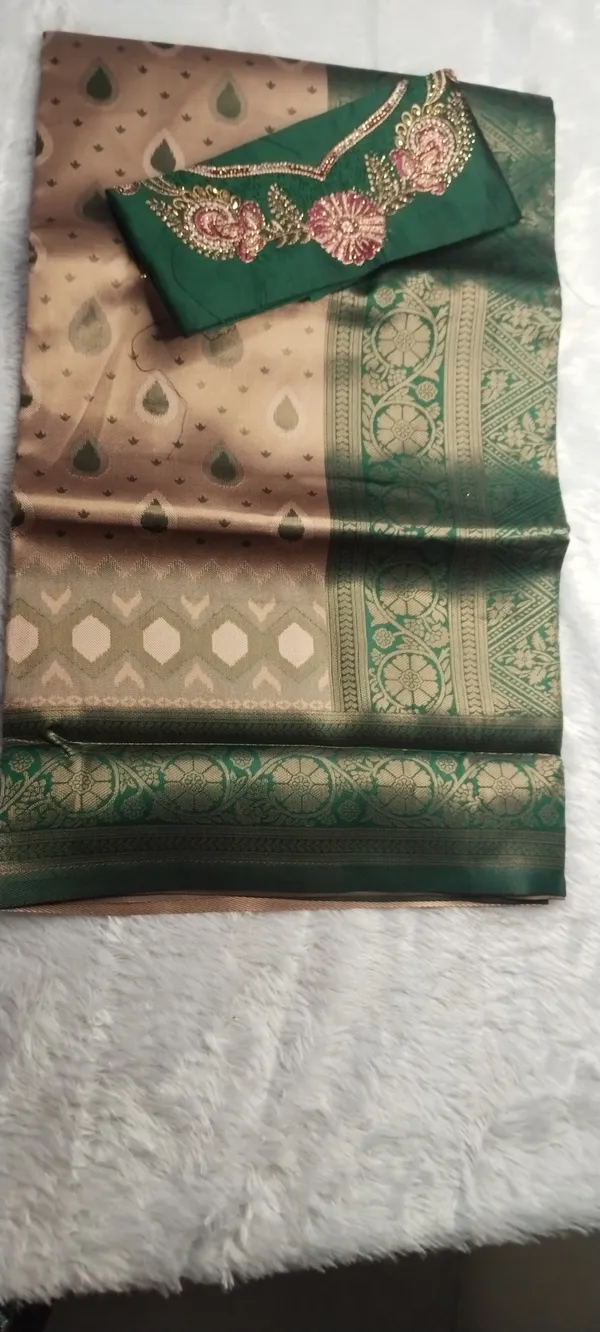 Semi_Banarasi_Zari_Fancy_Designer_Saree_With_Embroidery_Blouse_Piece_6