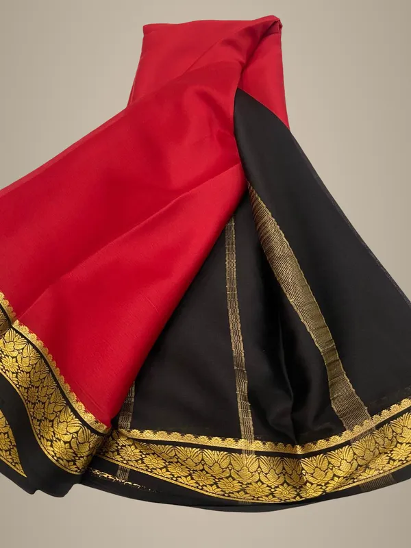 Lightweight_Contrast_Pallu_And_Contrast_Blouse_Pure_Mysore_Crepe_Silk_Sarees