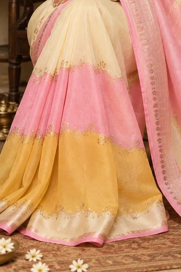 Dola_with_rankart_saree_