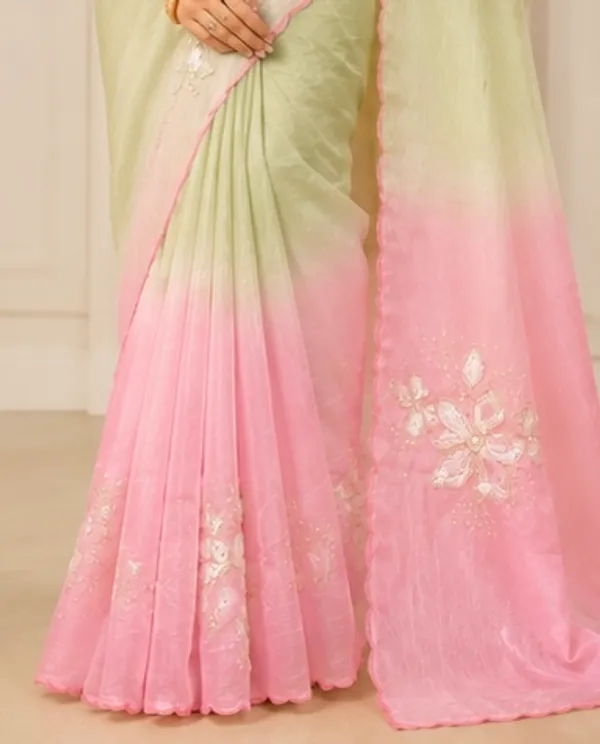 Floral_embroidery_scalo_dual_tone_saree
