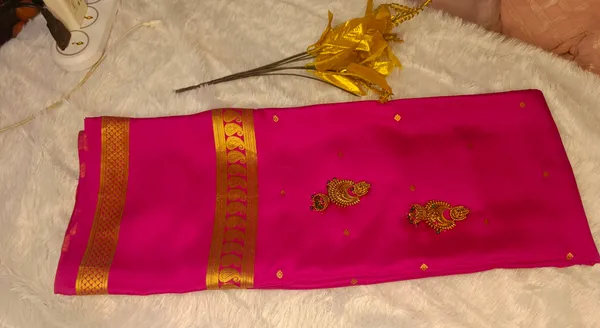 Pure_Crepe_Silk_Sarees_Silk_Mark_Certified_Lighter_And_Flowy_With_Contrast_Blouse
