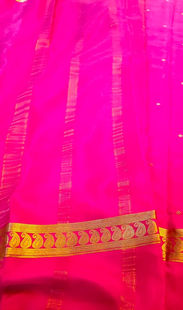 Pure_Crepe_Silk_Sarees_Silk_Mark_Certified_Lighter_And_Flowy_With_Contrast_Blouse