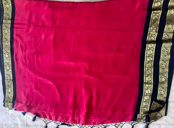 Semi_crepe_silk_saree_contrast