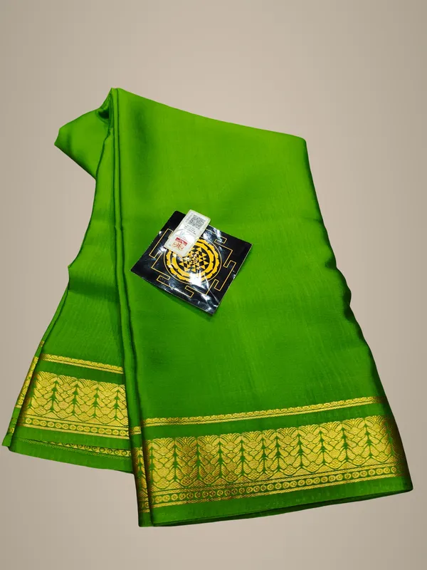 Pure_Crepe_Silk_Sarees_Silk_Mark_Certified_Lighter_And_Flowy_With_Contrast_Blouse