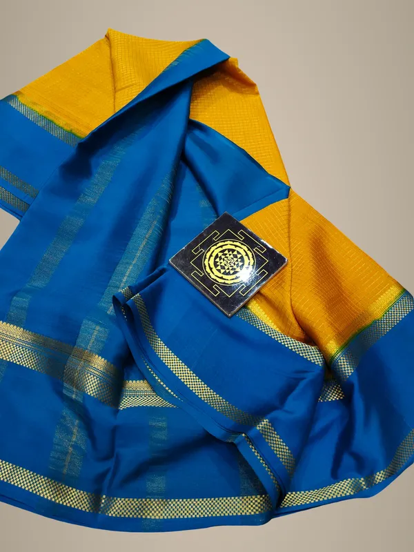 Pure_Wrinkled_Crushed_Crepe_Silk_Sarees_Silk_Mark_Certified_Lighter_And_Flowy_With_Contrast_Blouse