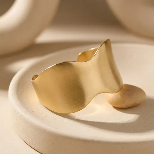 Gold_Metal_Alloy_Festive_And_Wedding_And_Party_Cuff_Bangles_For_Women
