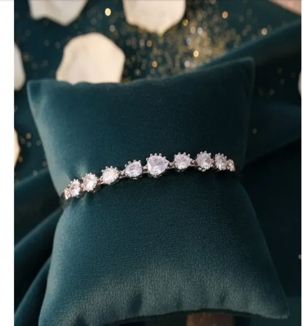Silver_Crystal_and_Toned_Metal_Bangles_for_Women