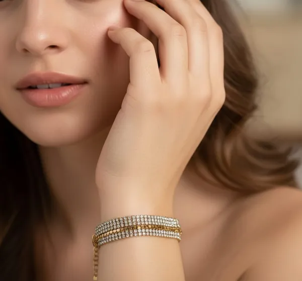 Gold_Crystal_Rhinestone_With_Metallic_Base_Wedding_And_Party_And_Festive_And_Daily_Wear_Bracelet_For_Women