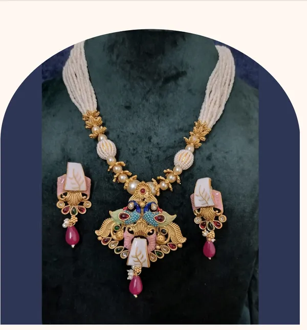 Gold_And_White_Pearl_Beads_And_Gold_Toned_Metal_And_Colorful_Stones_Weddings_And_Festive_Celebrations_And_Traditional_Ceremonies_Necklace_And_Earring_Set_For_Women