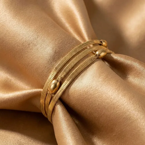 Gold_Metal_Alloy_Bracelet_For_Women