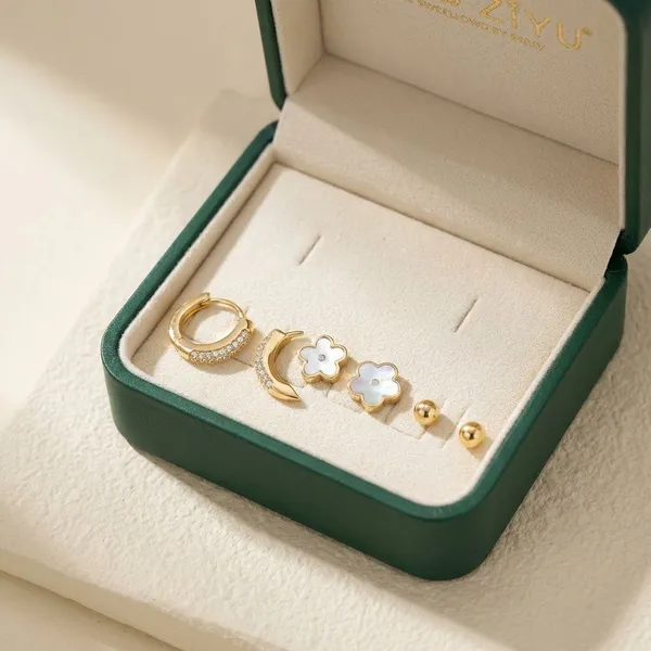 Gold_Crystal_And_Metal_Daily_Wear_And_Office_And_Special_Occasions_Stud_Earrings_For_Women