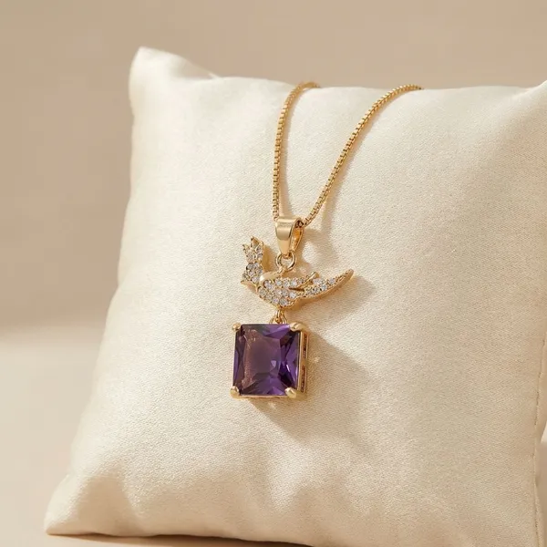 Gold_Toned_Metal_Pendant_Necklace_For_Women