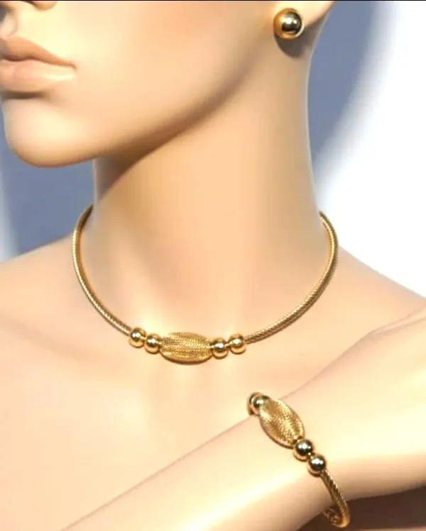 Gold_Alloy_Choker_Necklace_Set_For_Women